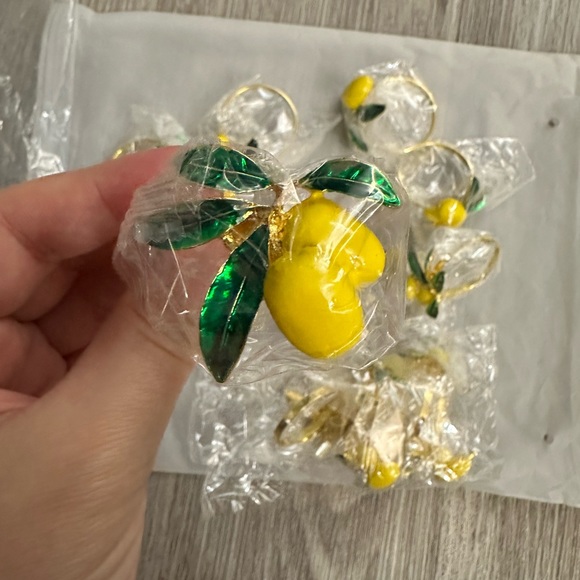 NEW| Lemon Napkin Holders Set 🍋 - Picture 2 of 8